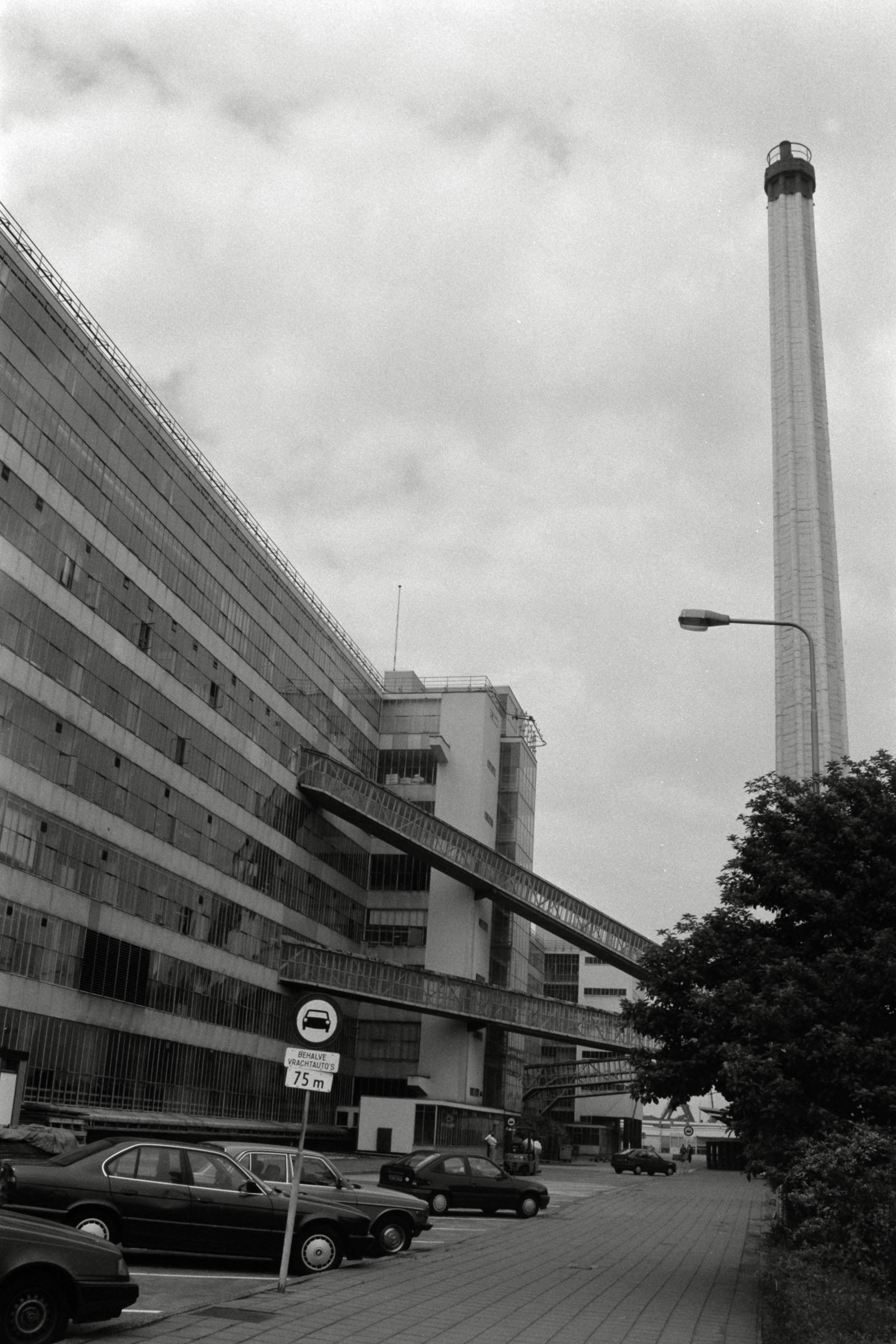 AHP F1992 06 003 sc250507 img01 NLP